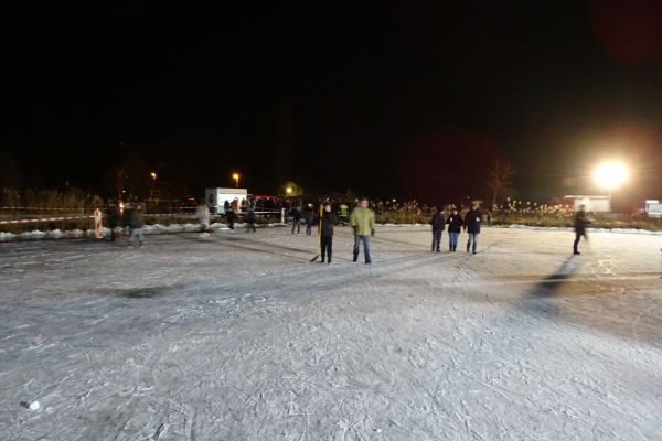eislaufnacht1e6e536e7-5e2d-a052-bdf3-d81096acc73f97F7F323-6E15-FDA7-C759-B51C2BE0F0DD.jpg
